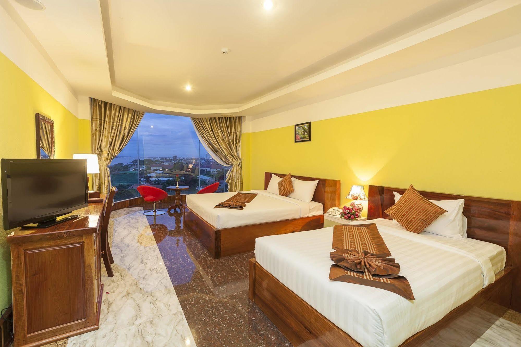 High Sky Hotel Phnom Pen Exterior foto