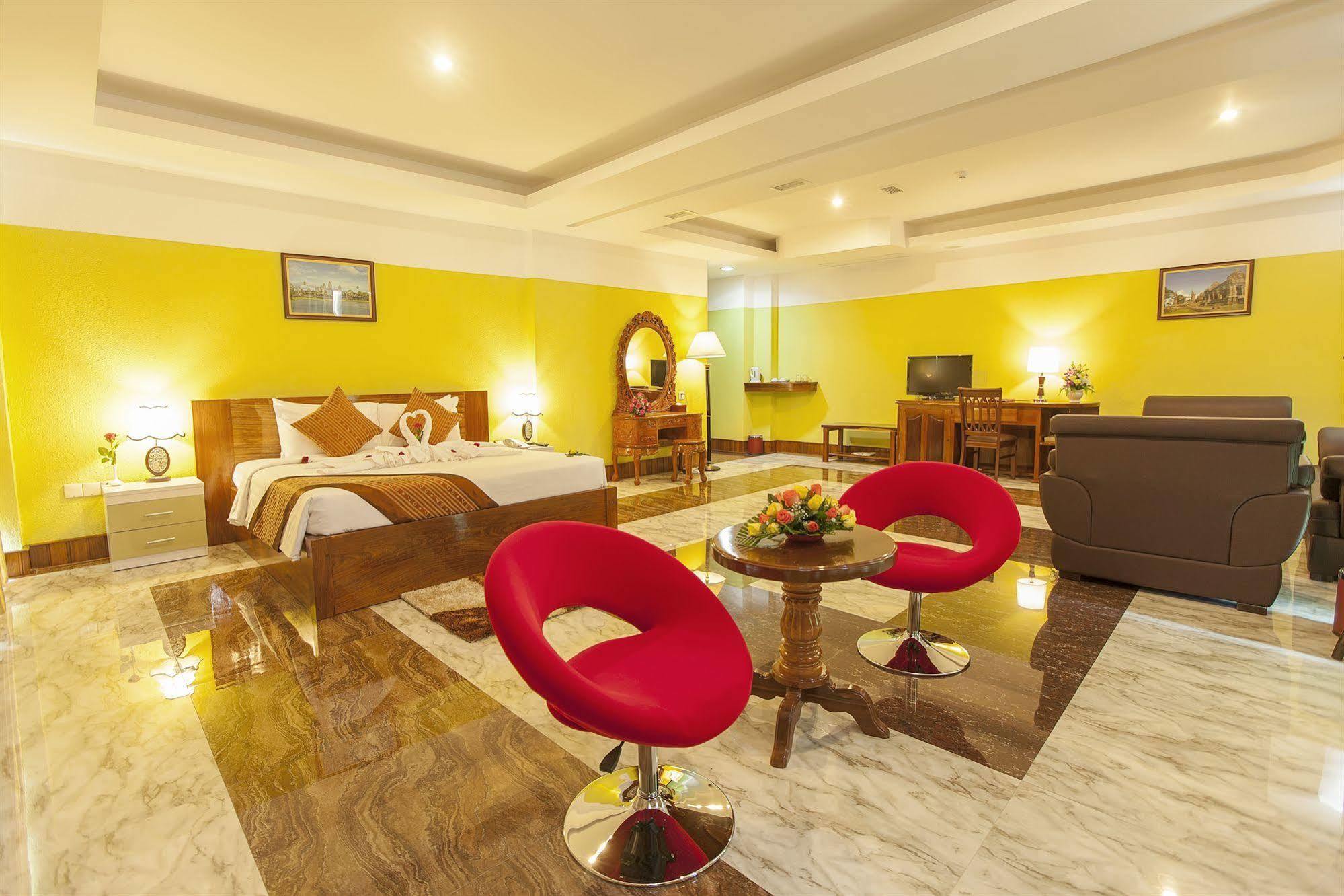 High Sky Hotel Phnom Pen Exterior foto