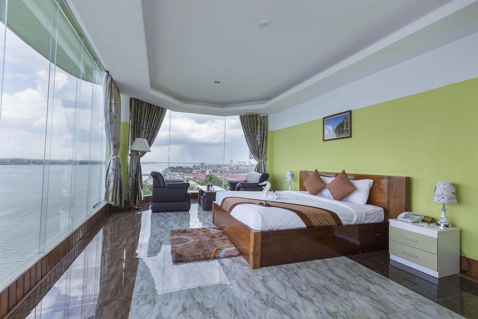 High Sky Hotel Phnom Pen Exterior foto