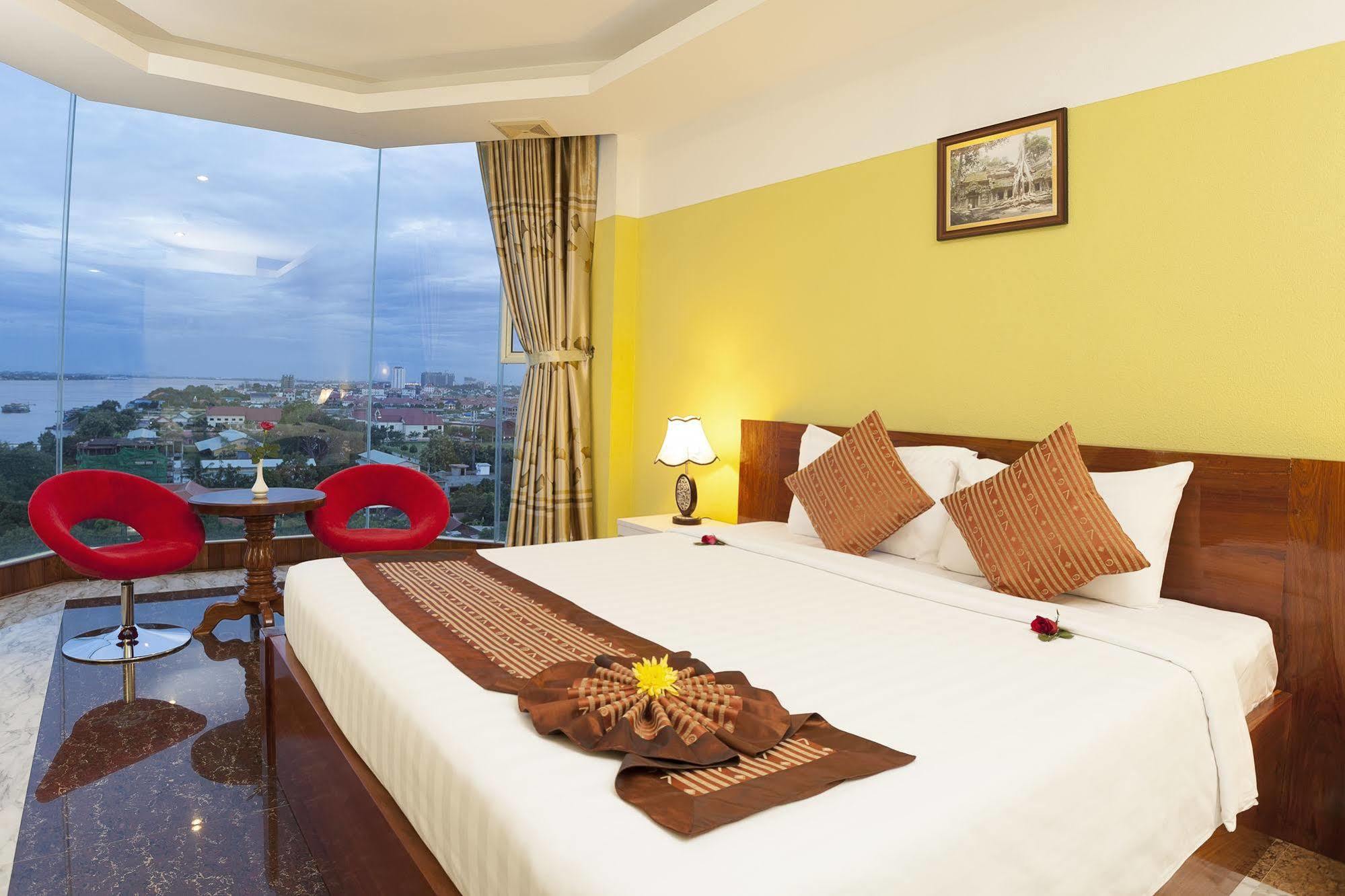 High Sky Hotel Phnom Pen Exterior foto
